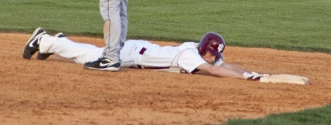 Grenadiers rally, win