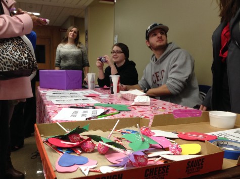 Members of TDH sit at a booth in The Commons to take votes for the Mister and Miss IUS Competition