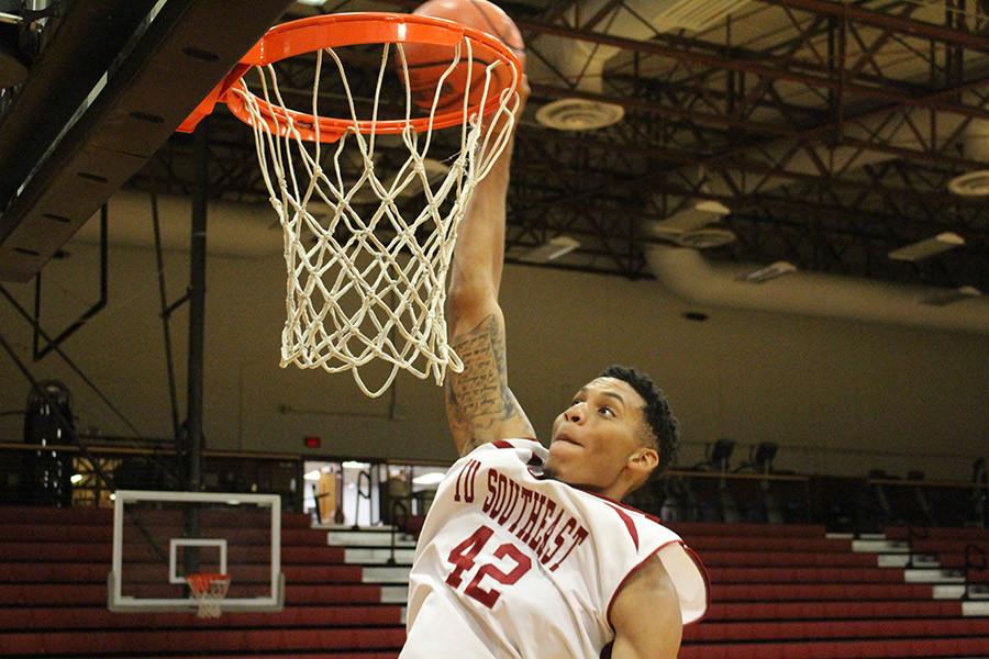 Jordan+Thompson%2C+senior+forward%2C+dunking+the+ball+in+the+Activities+Building.+Thompson+is+also+pitching+for+the+IUS+men%27s+baseball+team+during+his+senior+year.