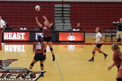 Women’s volleyball team beats Hanover in early season scrimmage