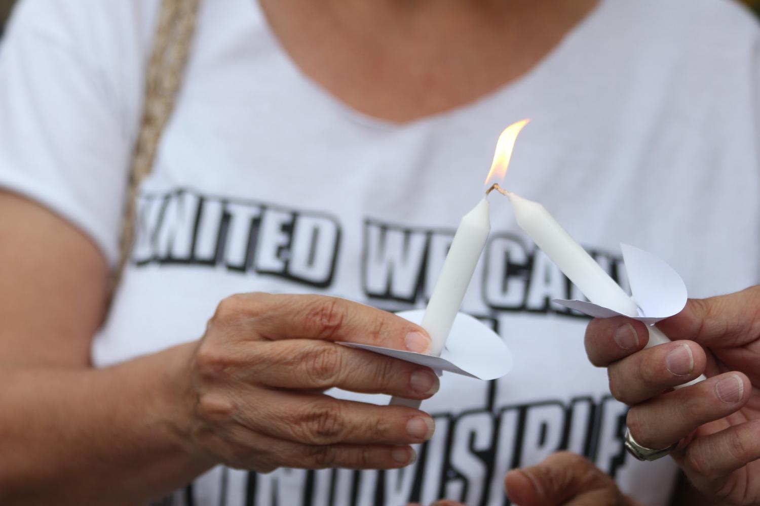 New+Albany+mayor+Jeff+Gahan+sent+a+missive+to+Greg+Phipps%2C+senior+lecturer+in+sociology+at+IU+Southeast%2C+as+he+was+unable+to+attend.%0A+%E2%80%9CWhite+supremacists+or+other+hate+groups+are+not+welcome+in+New+Albany+Indiana.+Diversity+is+our+strength+and+we+will+oppose+any+attempts+to+undermine+our+city%2C%E2%80%9D+Mayor+Gahan+wrote+in+his+missive.+He+plans+to+introduce+a+resolution+Thursday+that+will+condemn+supremacy+and+neo-Nazi+ideology.%0A