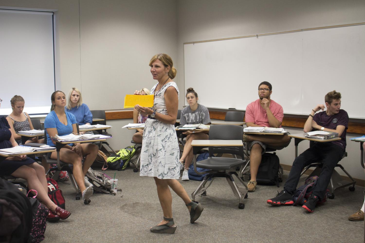 Professor Zink demonstrated to her students the conjunctions within the Spanish language as they study for their upcoming exams.