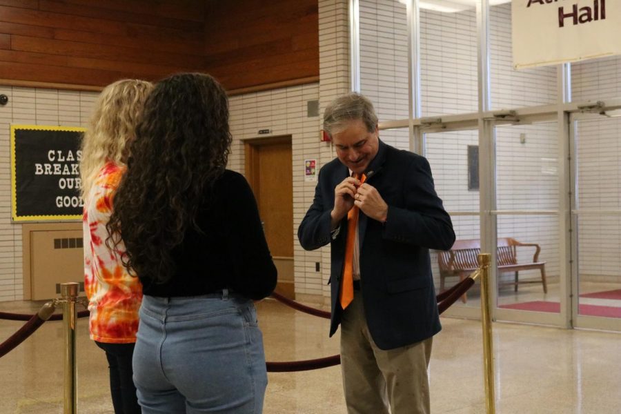 Congressman+John+Yarmuth+receives+a+ribbon+from+Atherton+High+School+seniors+Elena+Nunez+and+Hailey+Streble.