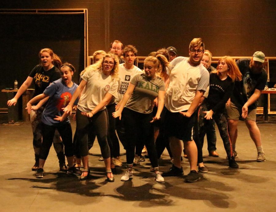 IUS+theatre+students+rehearse+for+their+upcoming+production+of+%E2%80%9C9+to+5%3A+The+Musical.%E2%80%9D