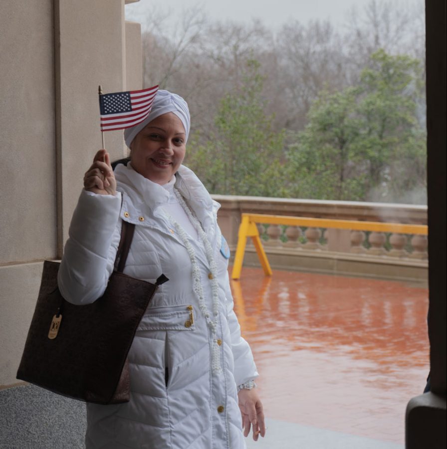 Cuban+refugee+Arianna+Martinez+waves+an+American+flag+to+show+support.+Small+American+and+Kentucky+state+flags+were+passed+around+to+anyone+that+wanted+one.