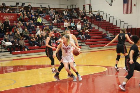 Grenadiers can’t hold off Red Wolves comeback