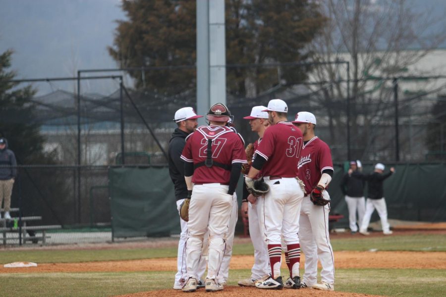 Head+Coach+Ben+Reel+and+the+IUS+baseball+infield+gather+around+relief+pitcher+Owen+Evans+during+game+one+of+last+Saturday%27s+doubleheader+against+Rio+Grande.