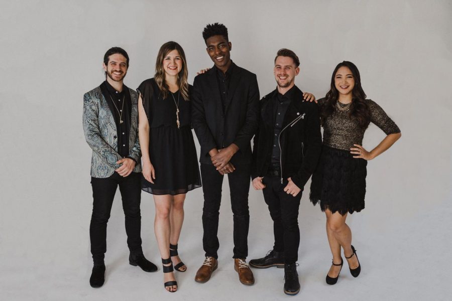 Members+of+the+a+capella+group+Backtrack+%28left+to+right%29%3A%0AJohnny+Buffalo+%28beatbox%29%2C+Mallory+Moser+%28soprano%29%2C+Jojo+Otseidu+%28bass%29%2C+Mike+Hinkle+%28tenor%29%2C+Melissa+Jordano+%28alto%29