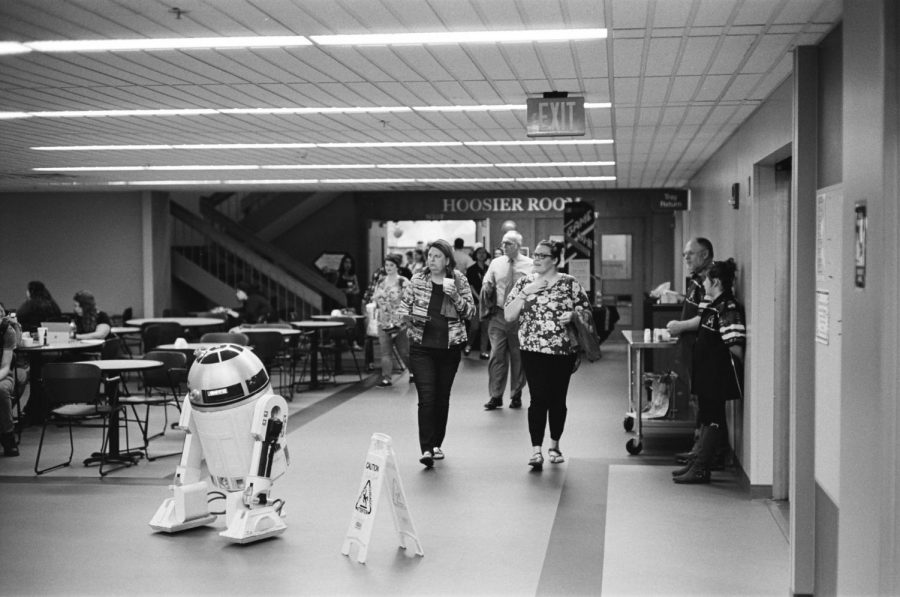 R2D2+makes+his+way+to+the+Hoosier+Room+during+2018%27s+Game+On%21+event.