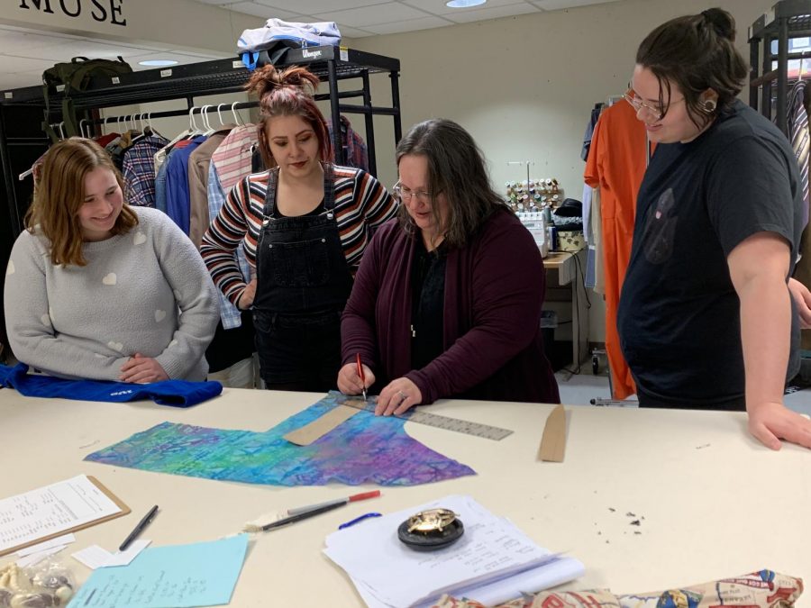 Natalie+Bowman+gives+assistance+to+her+wardrobe+crew+as+they+design+a+new+costume.+%28left+to+right%3A+Alyssa+Fry%2C+Erin+Hogle%2C+Natalie+Bowman%2C+Alex+Conn%29.