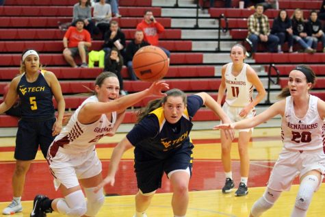 Late Grenadier comeback not enough against Golden Bears