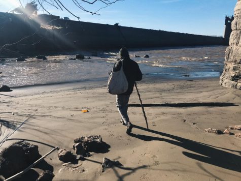 Exit Zero artist makes unlikely art at Falls of the Ohio