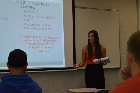 Erin Straub, training and development supervisor at 360 Care and IUS psychology and economics alumna, talks to the class about psychology in the workplace.