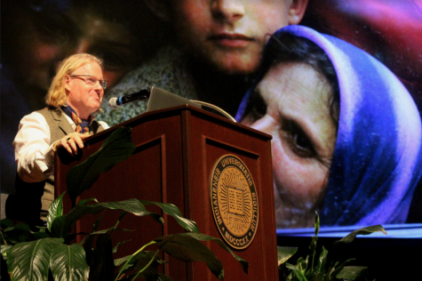 “There’s a gift waiting for you at every street corner” – World famous photographer Peter Turnley speaks at IUS