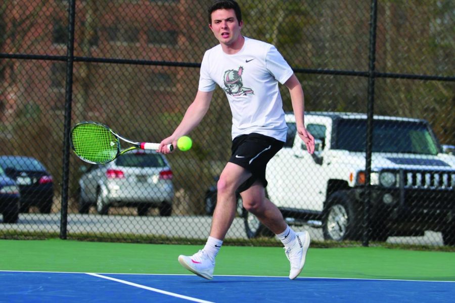 Daulton+Fensler+hustles+to+answer+a+serve+sent+down+the+line.+Fensler+hopes+to+travel+far+with+the+men%E2%80%99s+squad+this+postseason.