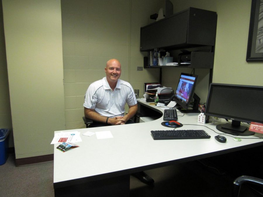 Shane+Thomas%2C+director+of+the+Advising+Center+for+Exploratory+Students+%28ACES%29%2C+sits+in+his+office+on+the+second+floor+of+University+Center.
