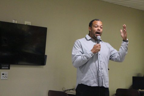 Comedian Joe Deuce visits IUS, conjures chuckles in the Commons