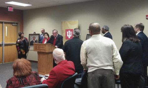 IUS hosts portrait dedication, speech contest